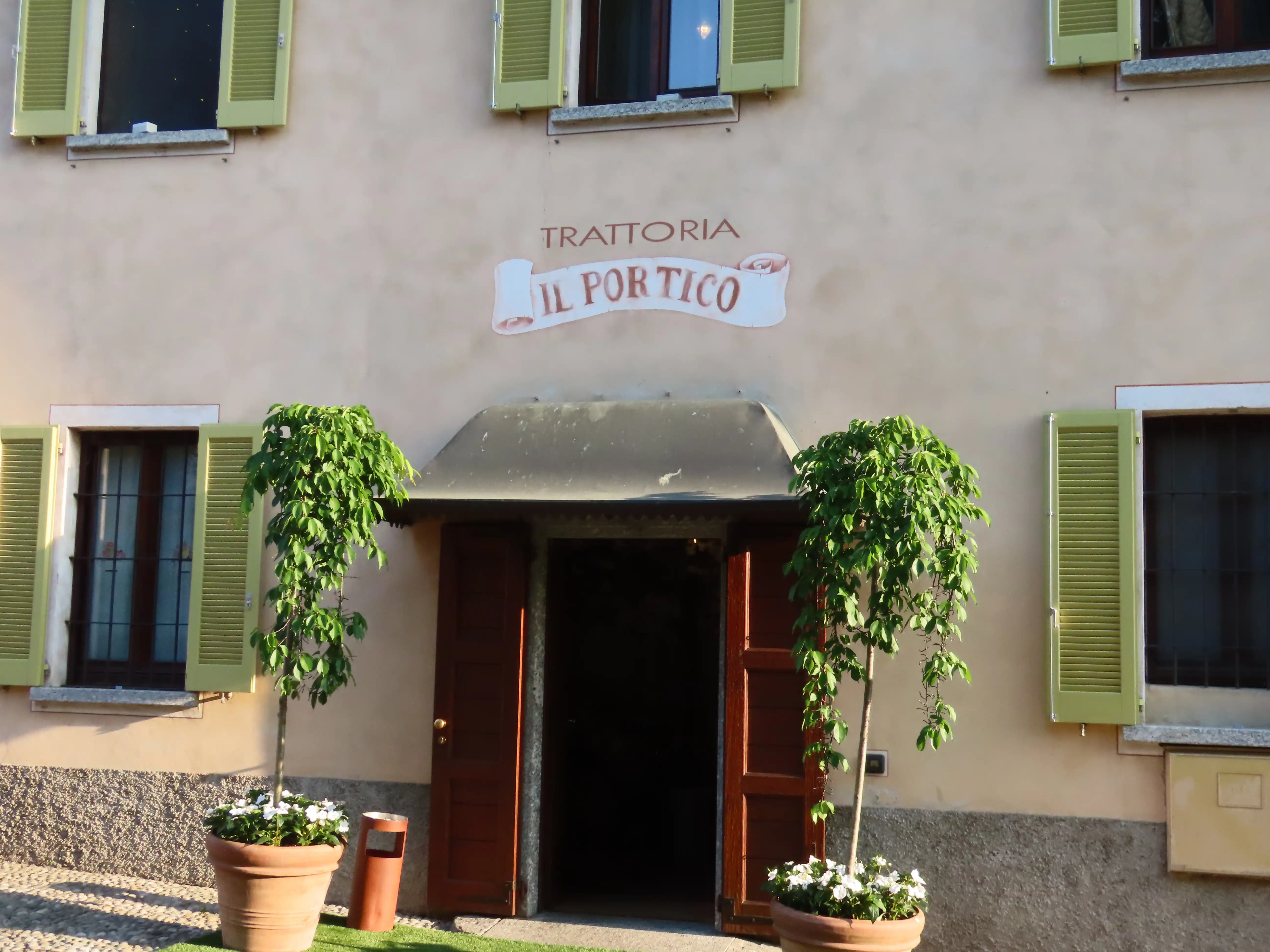 L arrivo alla Trattoria Il Portico, Monticello LC.